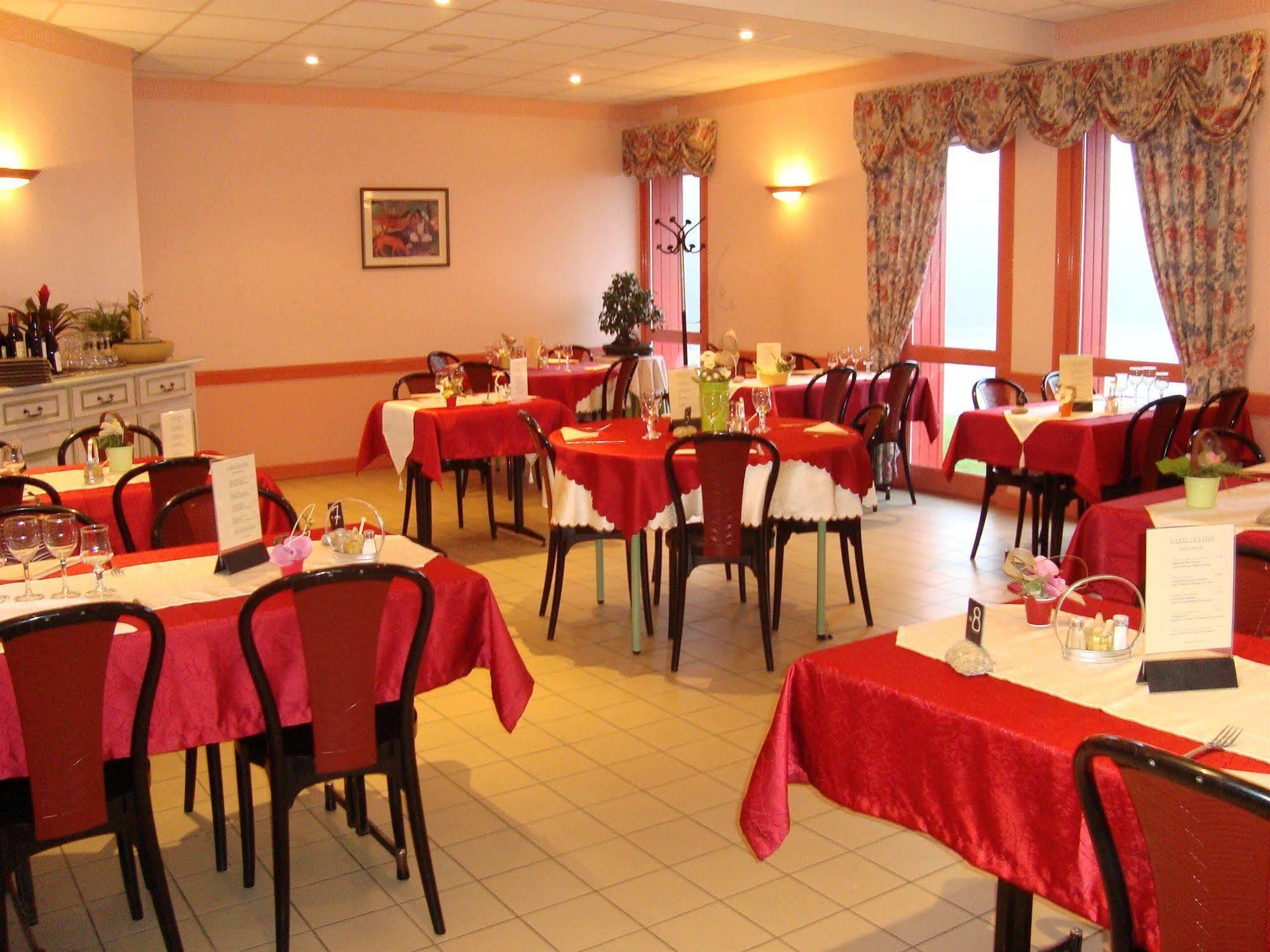 Hotel le Bretagne Louvigné-de-Bais Extérieur photo